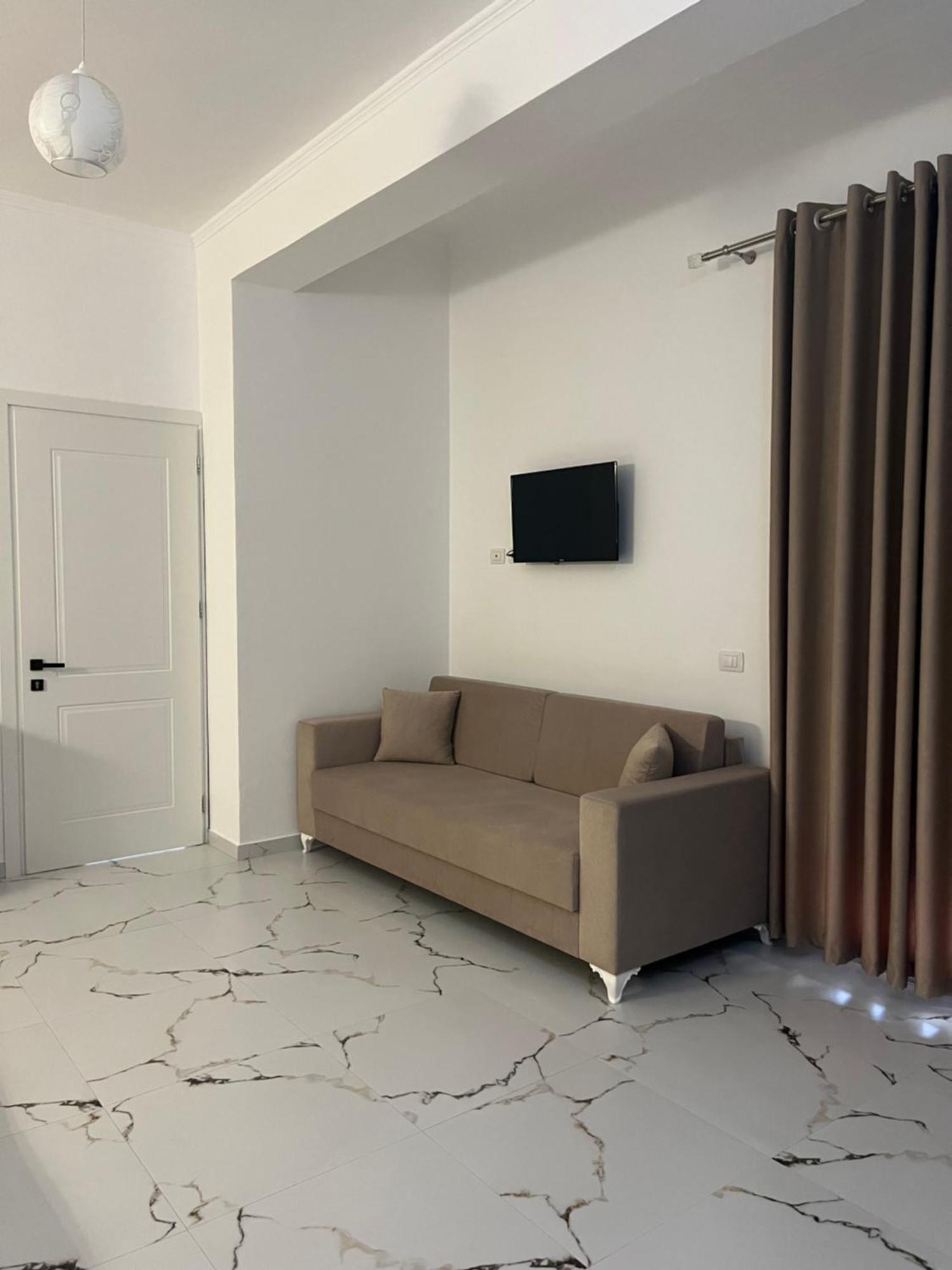 Xhefri'S Apartments Vlorë Εξωτερικό φωτογραφία