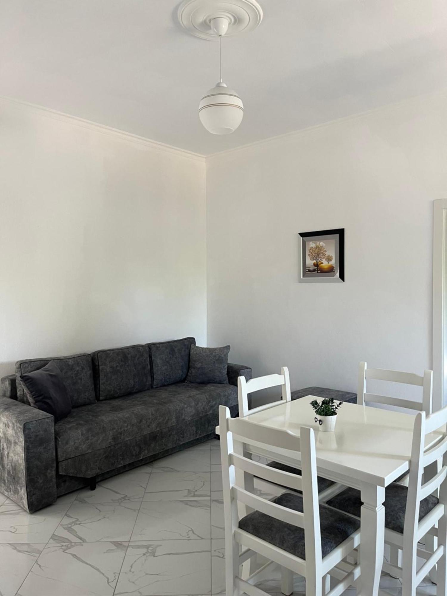 Xhefri'S Apartments Vlorë Εξωτερικό φωτογραφία